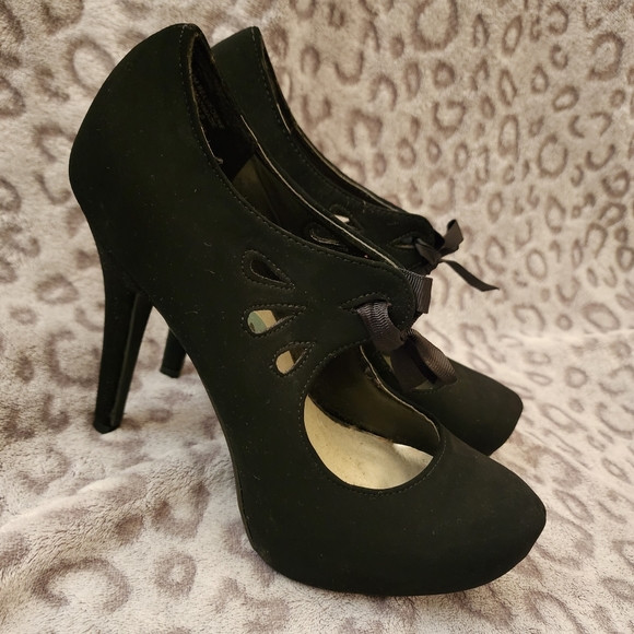 Madeline Girl size 7 black microsuede retro heels black - Picture 2 of 6